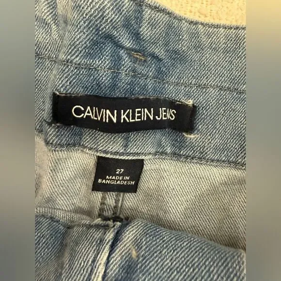 NWT Calvin Klein Jeans Women's Hi Rise Self Belted W/Raw Hem Short - Picture 5 of 6